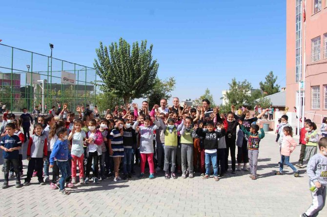 Erdal Erdem’den Anlamlı Hareket