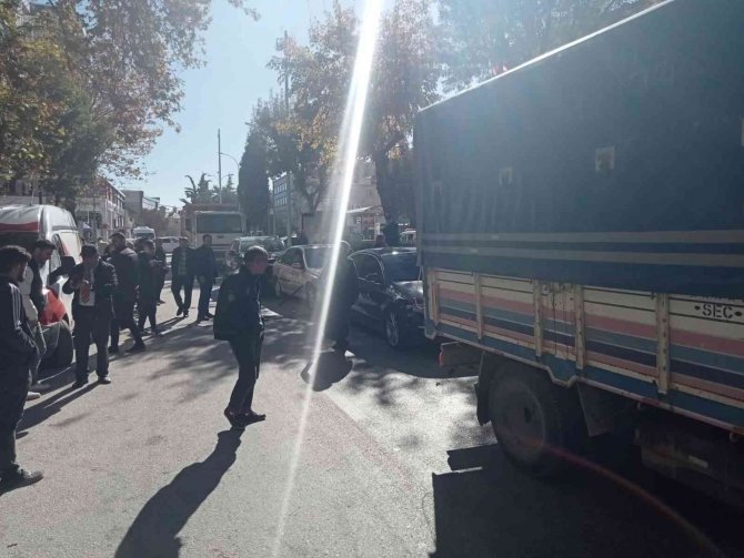 Bilecik’te 4 Aracın Karıştığı Zincirleme Trafik Kazası
