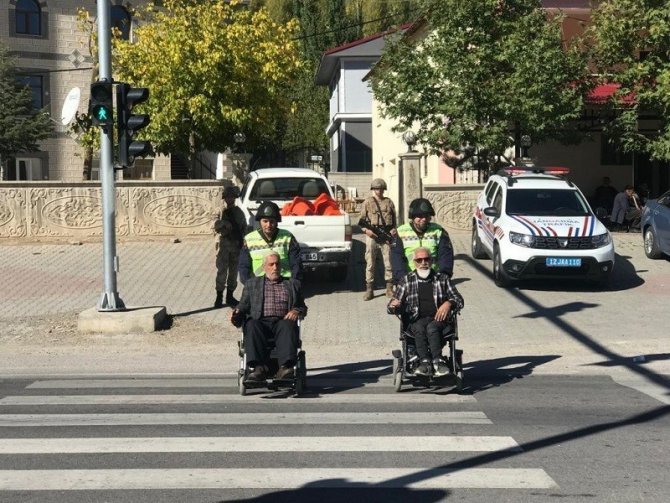 Bingöl’de ’Yaya Önceliği Ve Güvenliği’ Uygulamaları Sürüyor