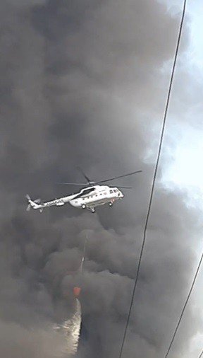 Yangın Söndürme Helikopterleri O Fabrikaya Sorti Yapıyor