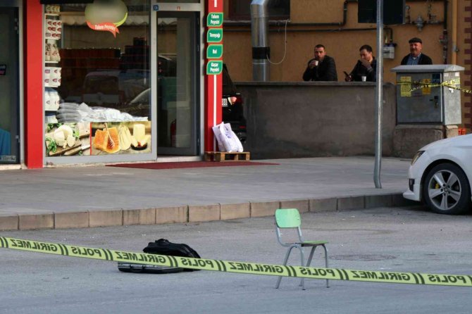 Cadde Üzerinde Unutulan Şüpheli Çantalar Korkuya Neden Oldu