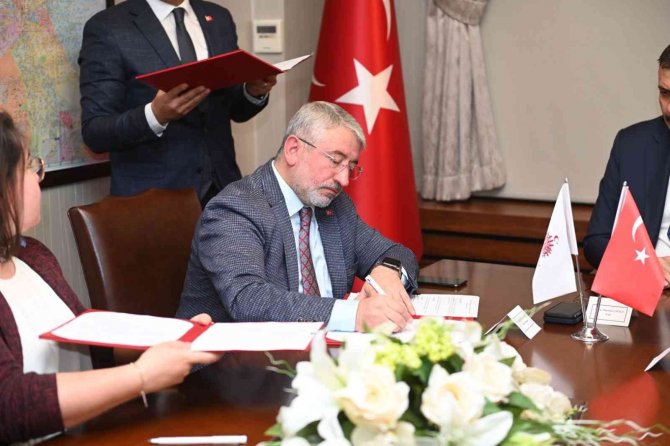 Çorum’da Valilik Ve Belediye Arasında, 2. Etap Sokak Sağlıklaştırma” Ve “Puduhepa” Projesi İçin Protokol İmzalandı