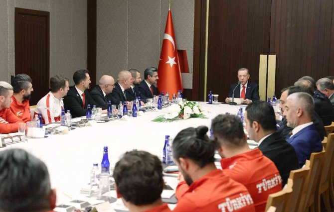 Cumhurbaşkanı Erdoğan, Türkiye Ampute Futbol Millî Takımı’nı Kabul Etti