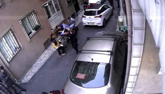 İ̇stanbul’da Korku Dolu Anlar Kamerada: Sevgilisiyle Tartışan Engelli Genç Dehşet Saçtı