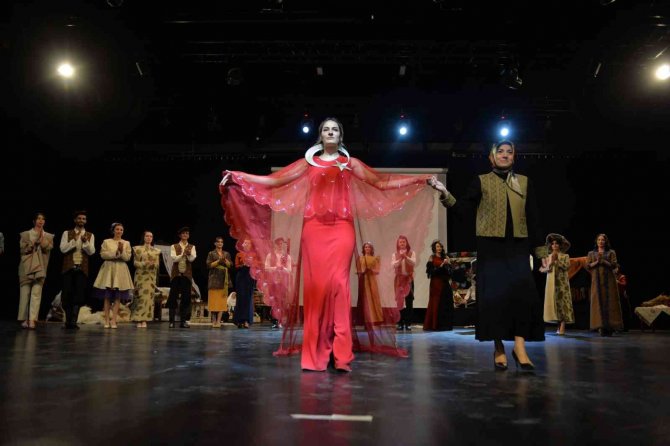 Ehram Kumaşından Yapılan Kıyafetler Vatandaşlardan Alkış Topladı