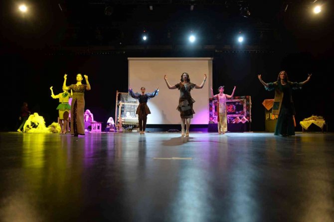 Ehram Kumaşından Yapılan Kıyafetler Vatandaşlardan Alkış Topladı