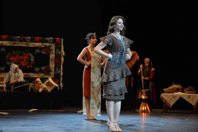 Ehram Kumaşından Yapılan Kıyafetler Vatandaşlardan Alkış Topladı