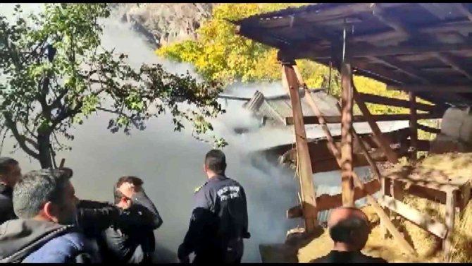 Tandır Ateşinden Sıçrayan Kıvılcım Evi Alev Topuna Çevirdi