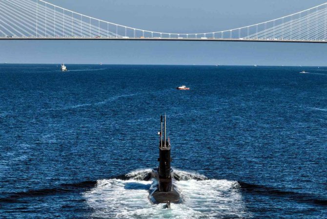 Türk Denizaltısının Boğaz’dan Geçişi Dron İle Görüntülendi
