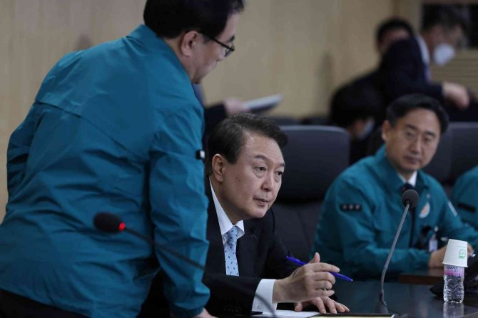 Kuzey Kore 10 Füze Fırlattı, Güney Kore’de Saldırı Alarmı Verildi