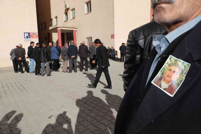 Hakkari’de 4 Yıl Önce Öldürülen Şahsın Kemikleri Ailesine Teslim Edildi