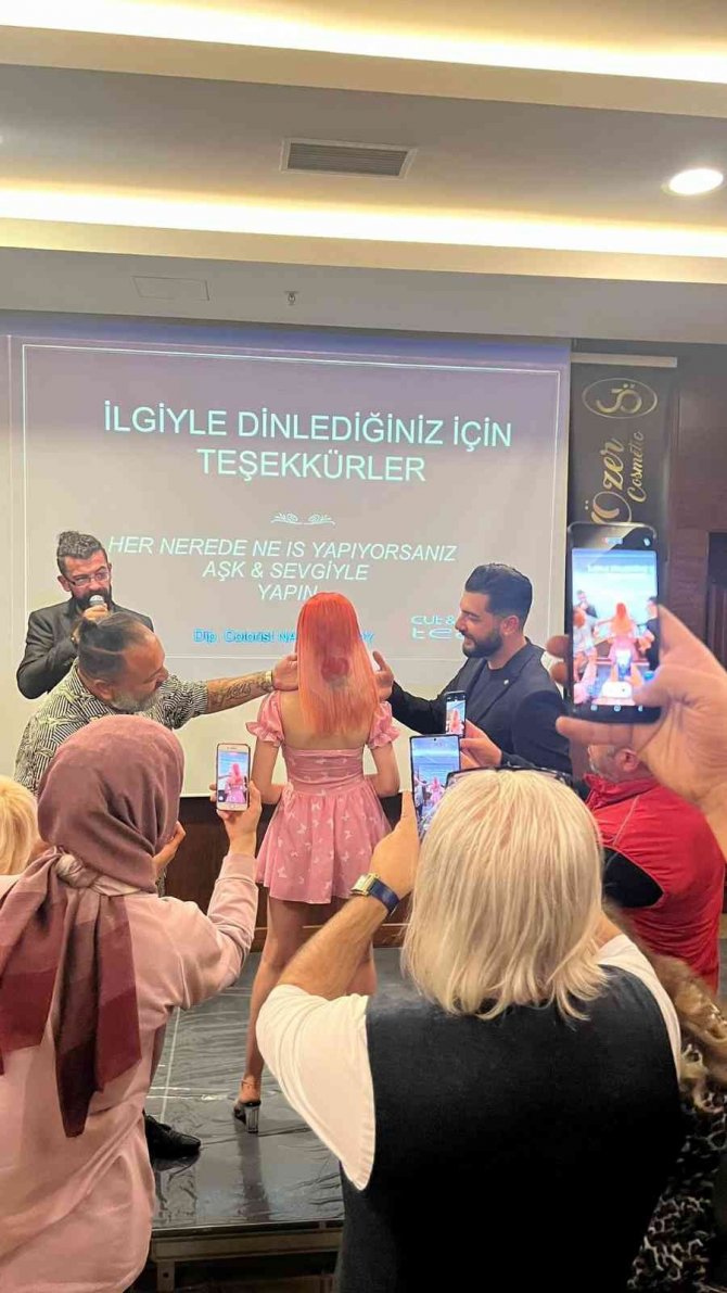 Eğitmen Osman Balcı, Isparta Gülünü Kadın Saçına Uyguladı