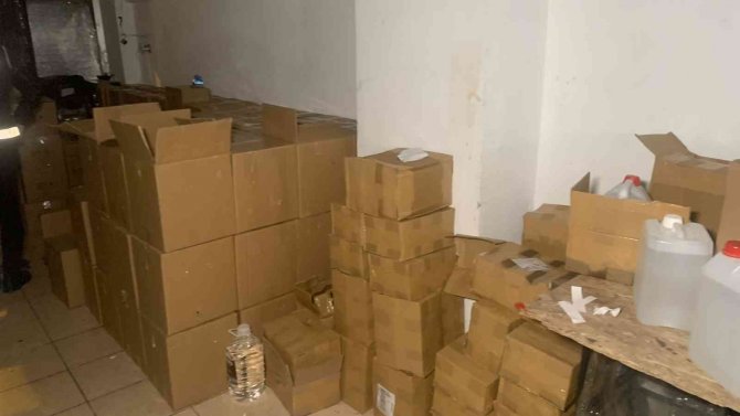 Kaçak Ve Sahte Alkol Depolarına Baskın: Yaklaşık 10 Ton Sahte Alkol Ele Geçirildi