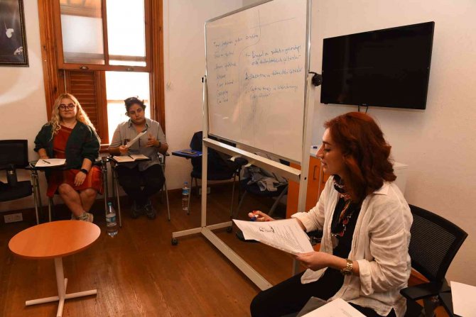 Kadıköy’de Kadının İ̇nsan Hakları Eğitim Programı