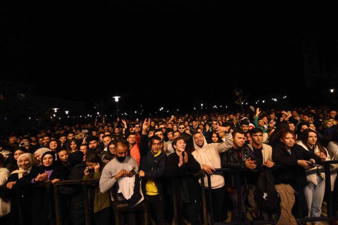 Üniversite Öğrencileri ‘Hoş Geldin Şenliği’nde Eğlendi