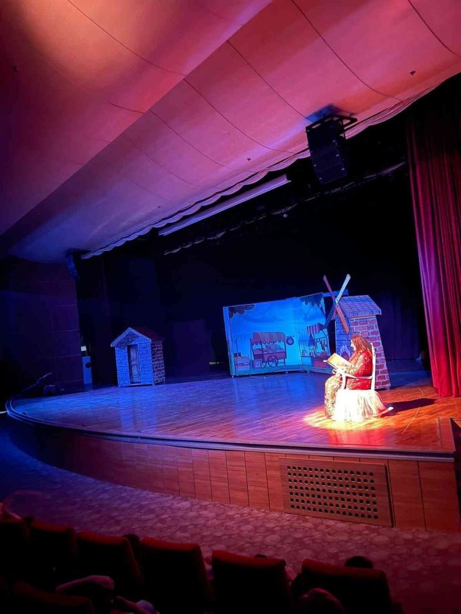 ‘Bir Nefes Masal’, Kbt Sahnesinde