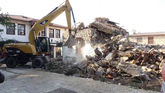 Side Antik Kentte Kaçak Yapılar Yıkılıyor
