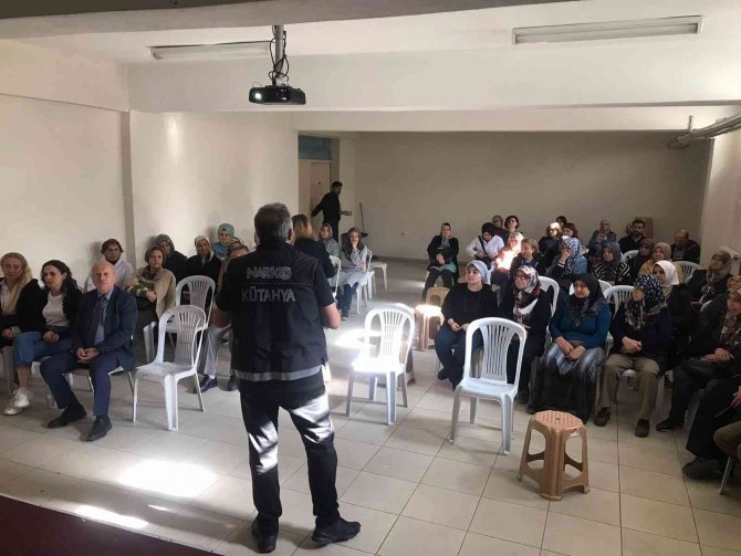 Kütahya’da Tubi̇m Tarafından 68 Anne Ve Anne Adayına Eğitim Verildi