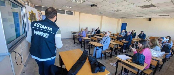 Kütahya’da Tubi̇m Tarafından 68 Anne Ve Anne Adayına Eğitim Verildi