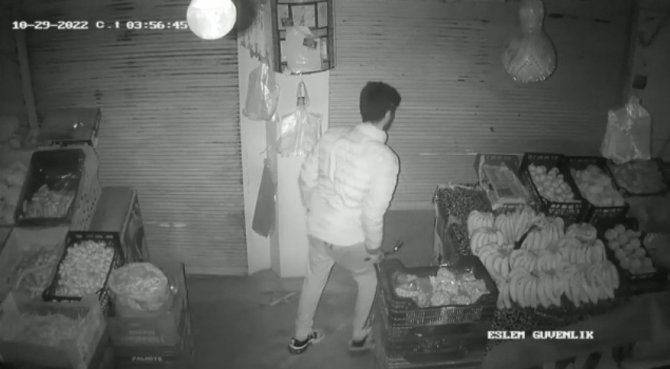Levyeli Hırsız Esnafı Canından Bezdirdi