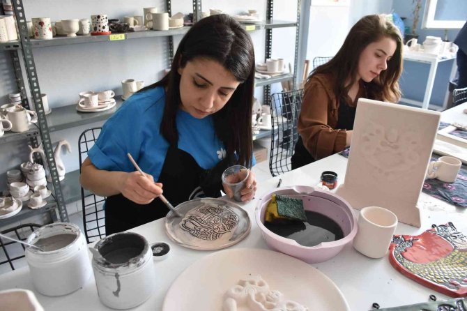 Şırnaklı Kadınlar Kültürel Değerleri Seramik Sanatına Yansıtıyor