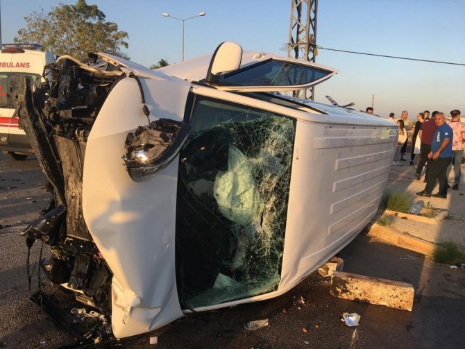 Mersin’de Öğrenci Servisi İle Otomobil Çarpıştı: 7 Yaralı