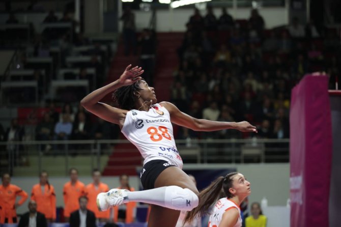 Derbinin Galibi Eczacıbaşı Dynavit