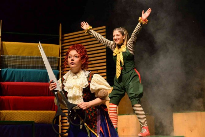 Ödüllü Çocuk Oyunu “Kostüm Odası” Seyircisiyle Buluştu