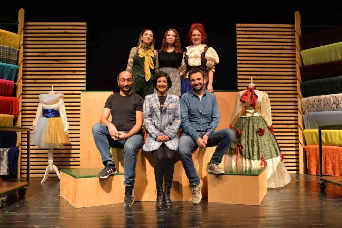 Ödüllü Çocuk Oyunu “Kostüm Odası” Seyircisiyle Buluştu