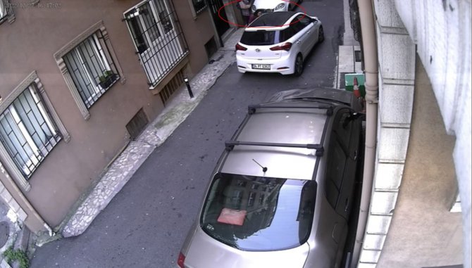İ̇stanbul’da Korku Dolu Anlar Kamerada: Sevgilisiyle Tartışan Engelli Genç Dehşet Saçtı