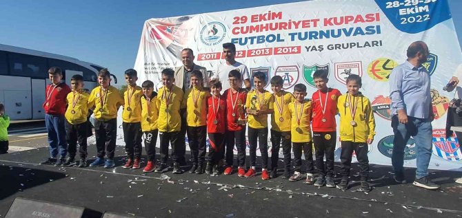 Eskişehirli Minikler Cumhuriyet Kupası’nda Farklı Başarılar Elde Etti
