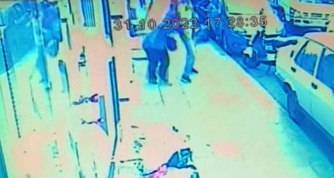 Fatih’te Motosikletli Saldırganlar Dehşet Saçtı: 2 Yaralı
