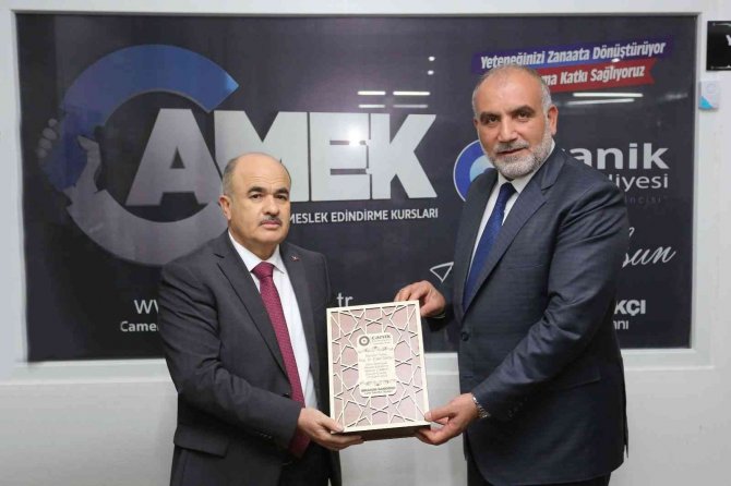 Camek Gönüllere Dokunuyor