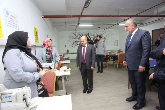 Camek Gönüllere Dokunuyor