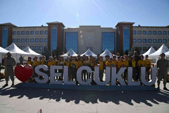 Hilal-i̇ Ahmer Sergisi Ve Kan Bağışı Etkinliği Yoğun İlgi Görüyor