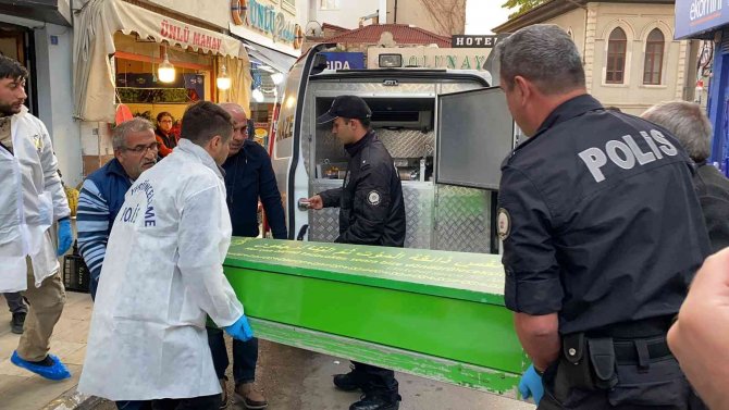 45 Yaşındaki Eski Polis Pansiyonda Ölü Bulundu