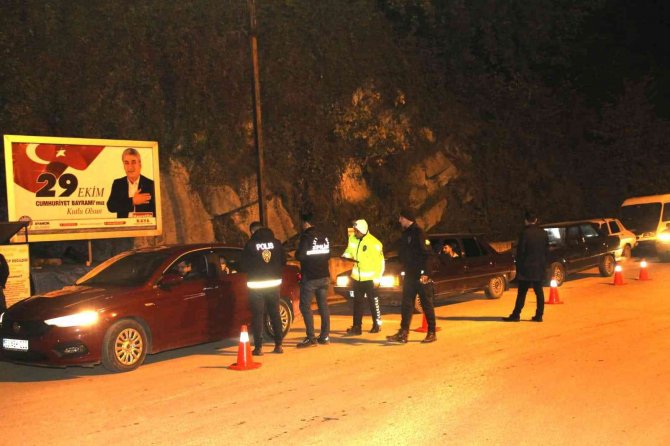 Sinop’ta Uygulamada 5 Aranan Şahıs Yakalandı