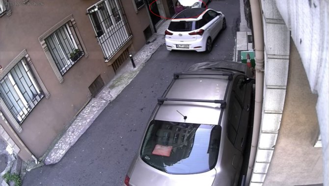 İ̇stanbul’da Korku Dolu Anlar Kamerada: Sevgilisiyle Tartışan Engelli Genç Dehşet Saçtı