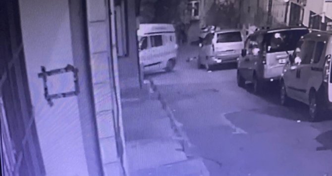 Şişli’de Nefes Kesen Kovalamaca Kamerada: Polis Suçluları Silah Çekip Metrelerce Kovaladı