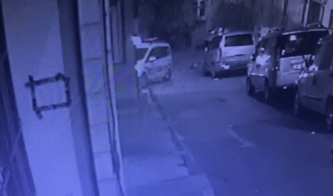 Şişli’de Nefes Kesen Kovalamaca Kamerada: Polis Suçluları Silah Çekip Metrelerce Kovaladı