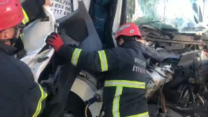 Hurdaya Dönen Kamyonda Sıkışan Yaralı Böyle Kurtarıldı