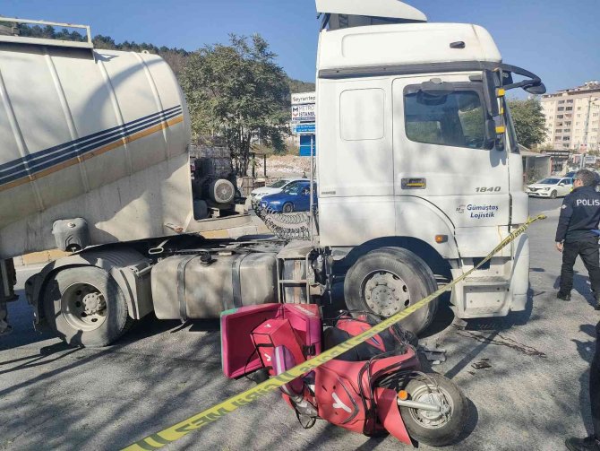 Sarıyer’deki Tırın Çarptığı Motosikletli Kurye Hayatını Kaybetti