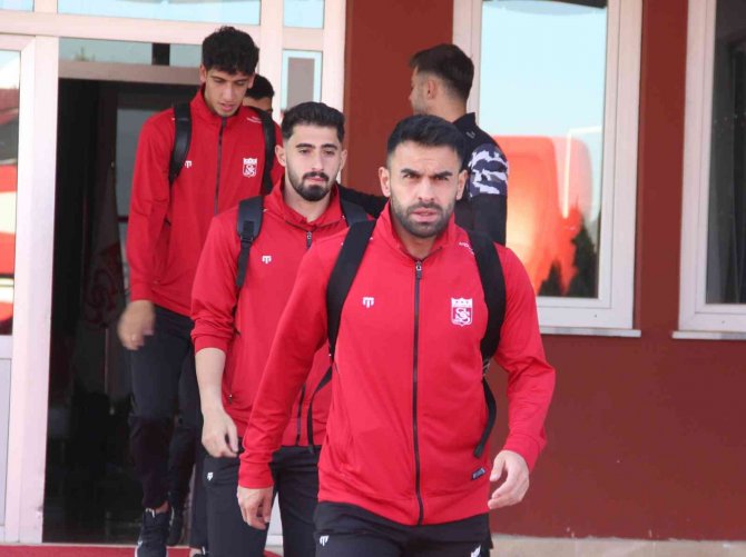 Sivasspor, Slavia Prag Maçı İçin Prag’a Gitti
