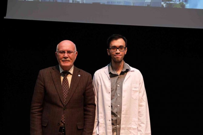 Uşak’ta Tıp Fakültesi Öğrencileri Beyaz Önlük Giydi