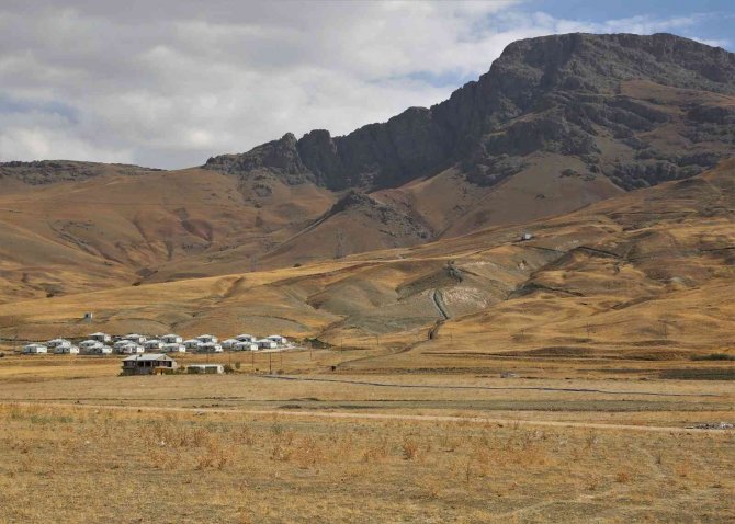 Bakraçlı Ve Afad Konutlarının İçme Suyu Sorunu Çözülüyor