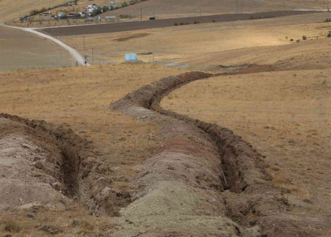 Bakraçlı Ve Afad Konutlarının İçme Suyu Sorunu Çözülüyor