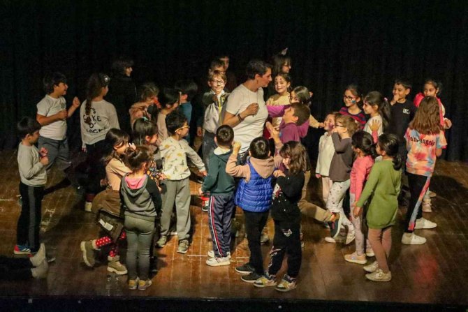 Yalova Belediyesi’nin Drama Eğitimleri Başladı