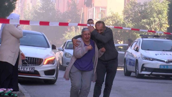 Maltepe’de Yanan İş Yerini Gözyaşlarıyla İzledi