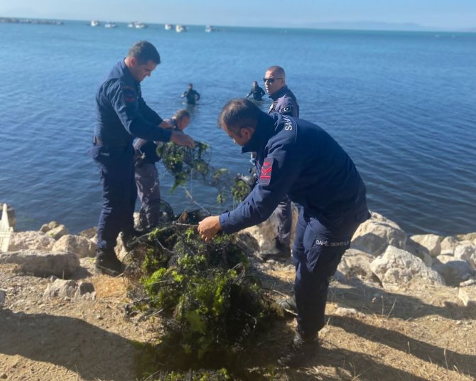 Denizden Çıkarılan Atıklardan Bulaşık-çamaşır Makinesi Düğmesi