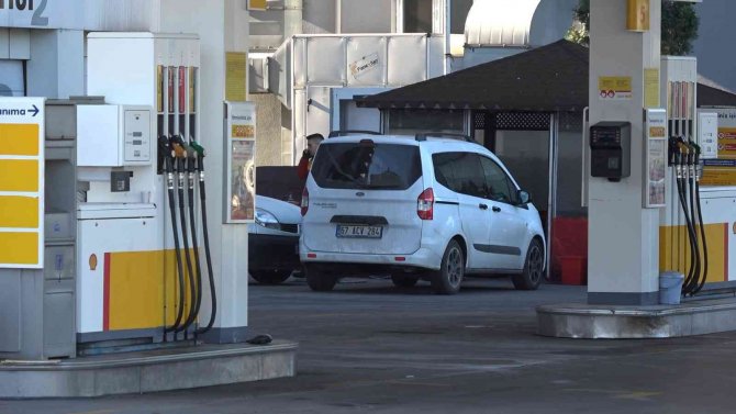 Akaryakıt İstasyonunda Alev Alan Motosiklet Paniğe Yol Açtı